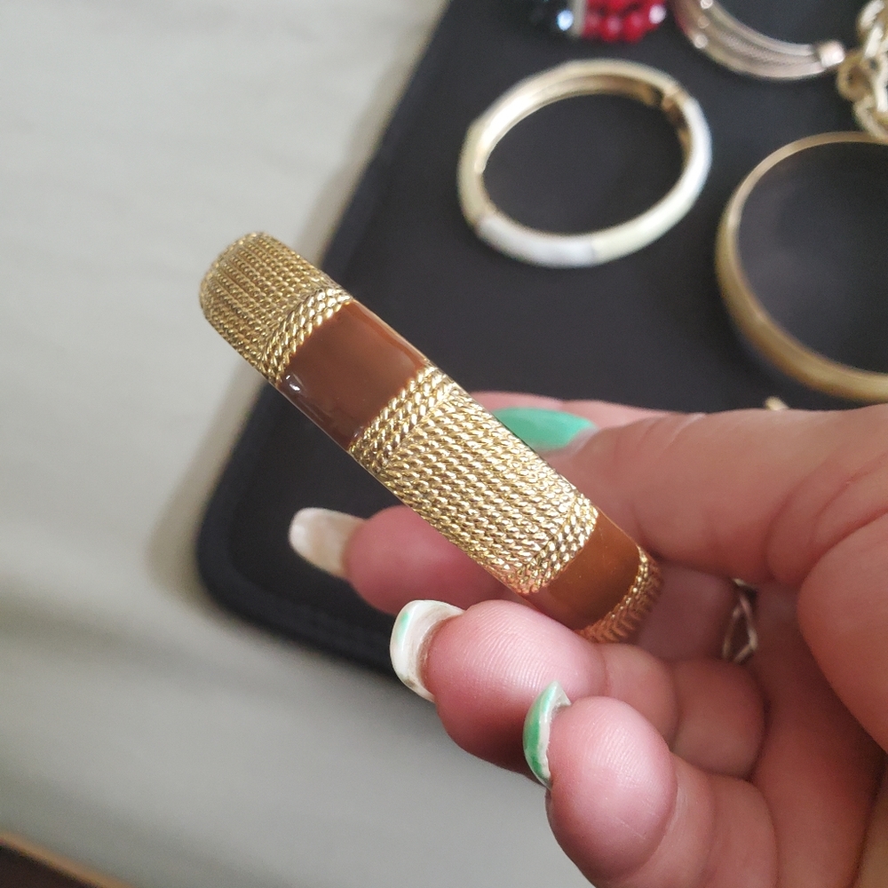 Bracelets - Picture 2 of 12